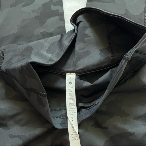 Lululemon Black Camo Base Pace High Rise 23” Leggings - Picture 3 of 4